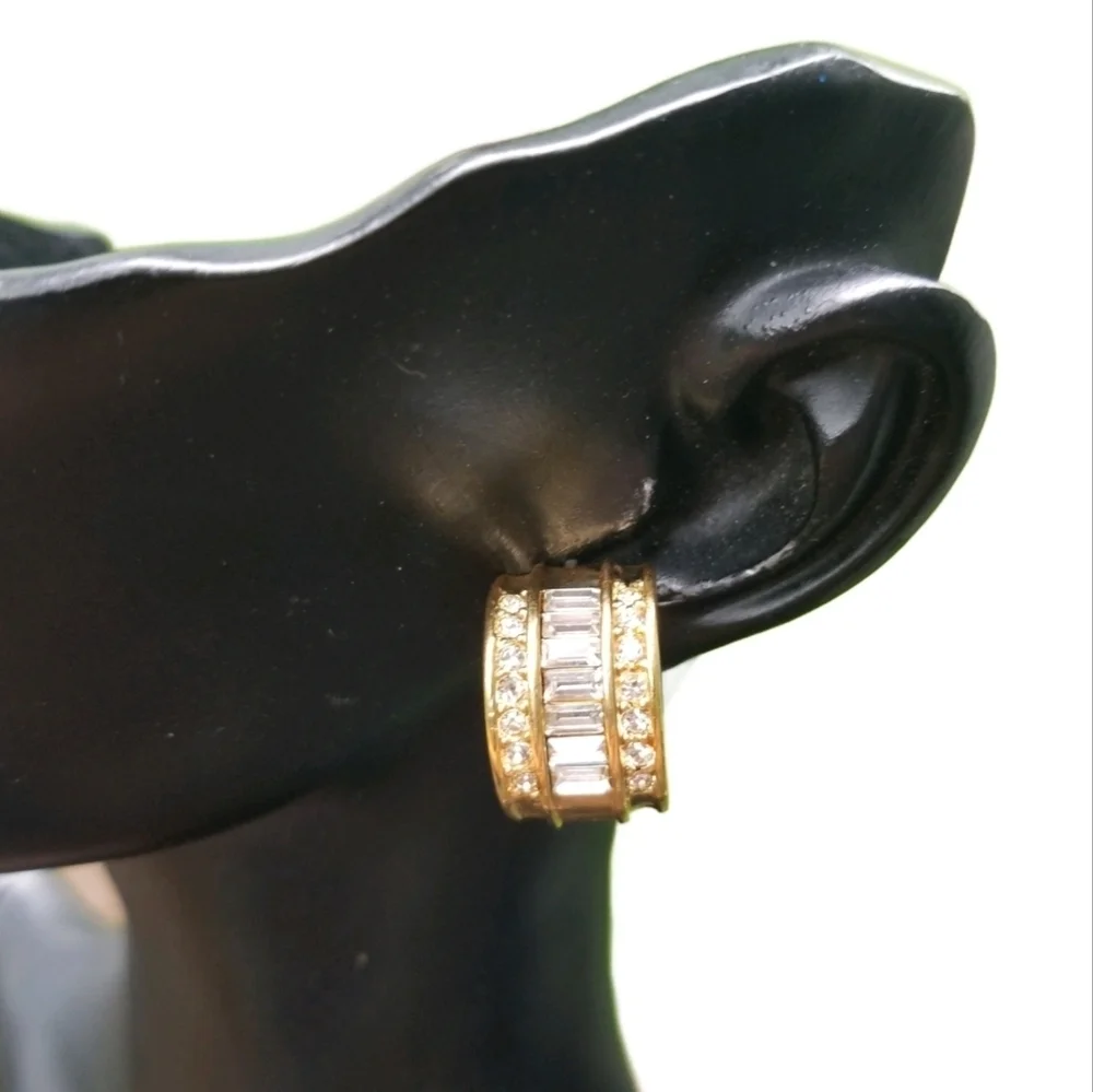 ROMAN VINTAGE GOLDTONE & WHITE RHINESTONE EARRINGS